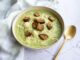 Velouté brocolis croûtons fromage râpé